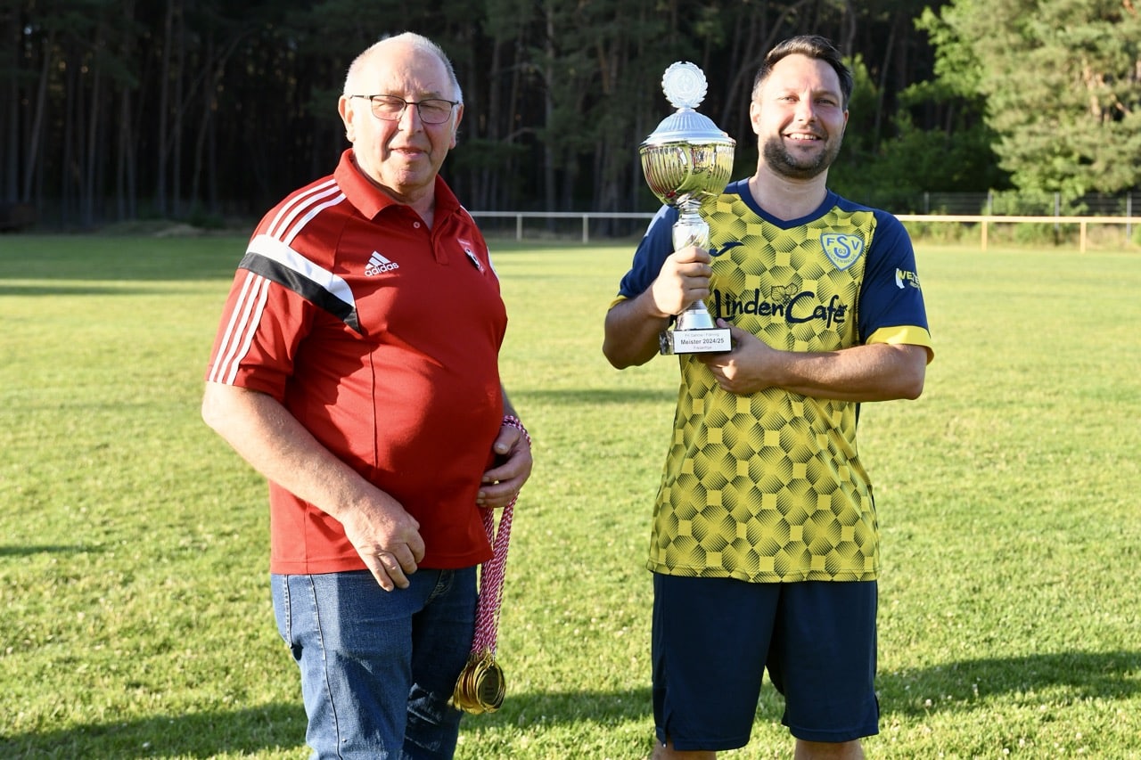 Unsere Oldies sind Kreismeister 56 Unsere Oldies sind Kreismeister 56