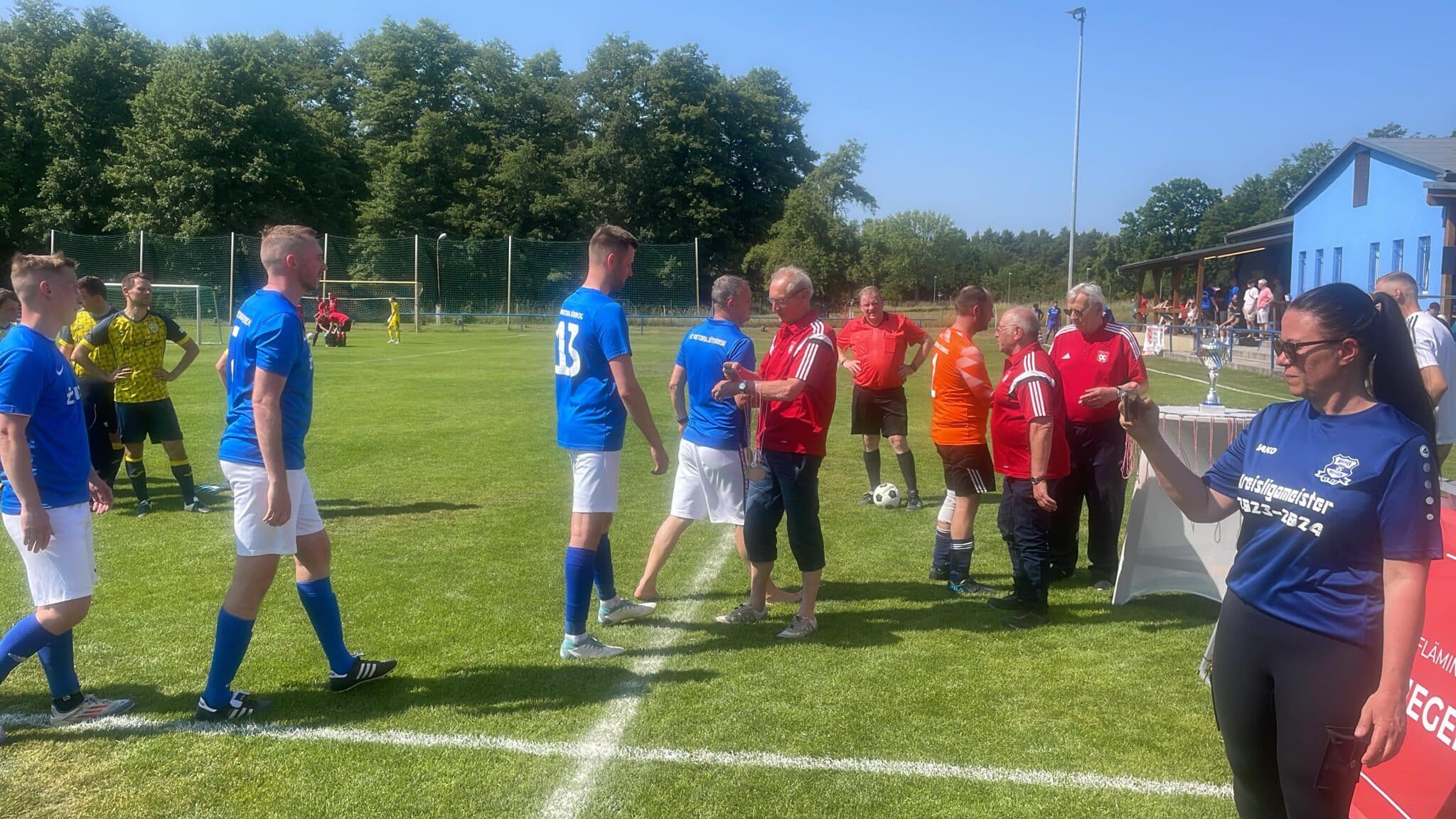 Oldies erspielen sich den Pokalsieg 10 Oldies erspielen sich den Pokalsieg 10