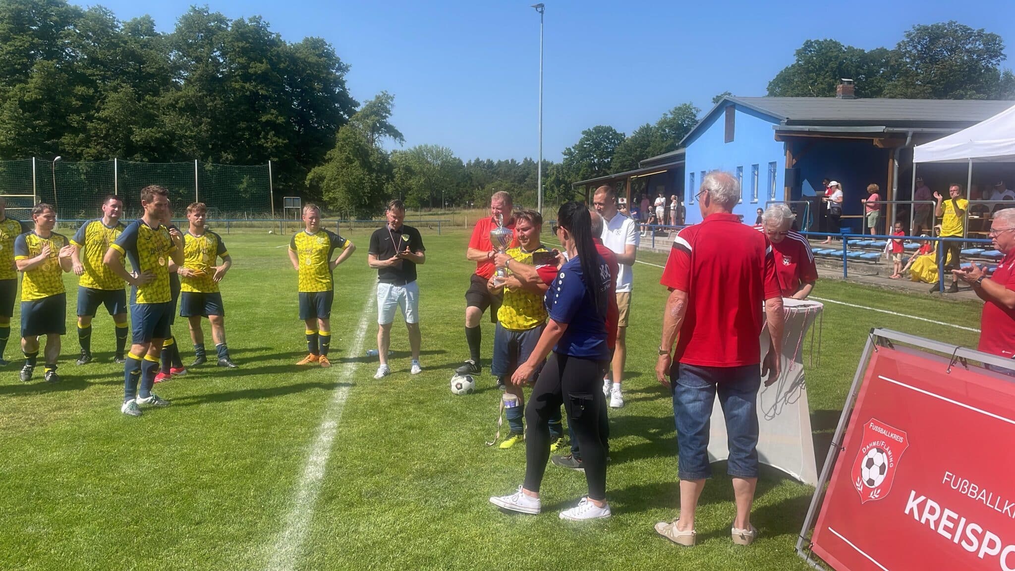 Oldies erspielen sich den Pokalsieg 13 Oldies erspielen sich den Pokalsieg 13