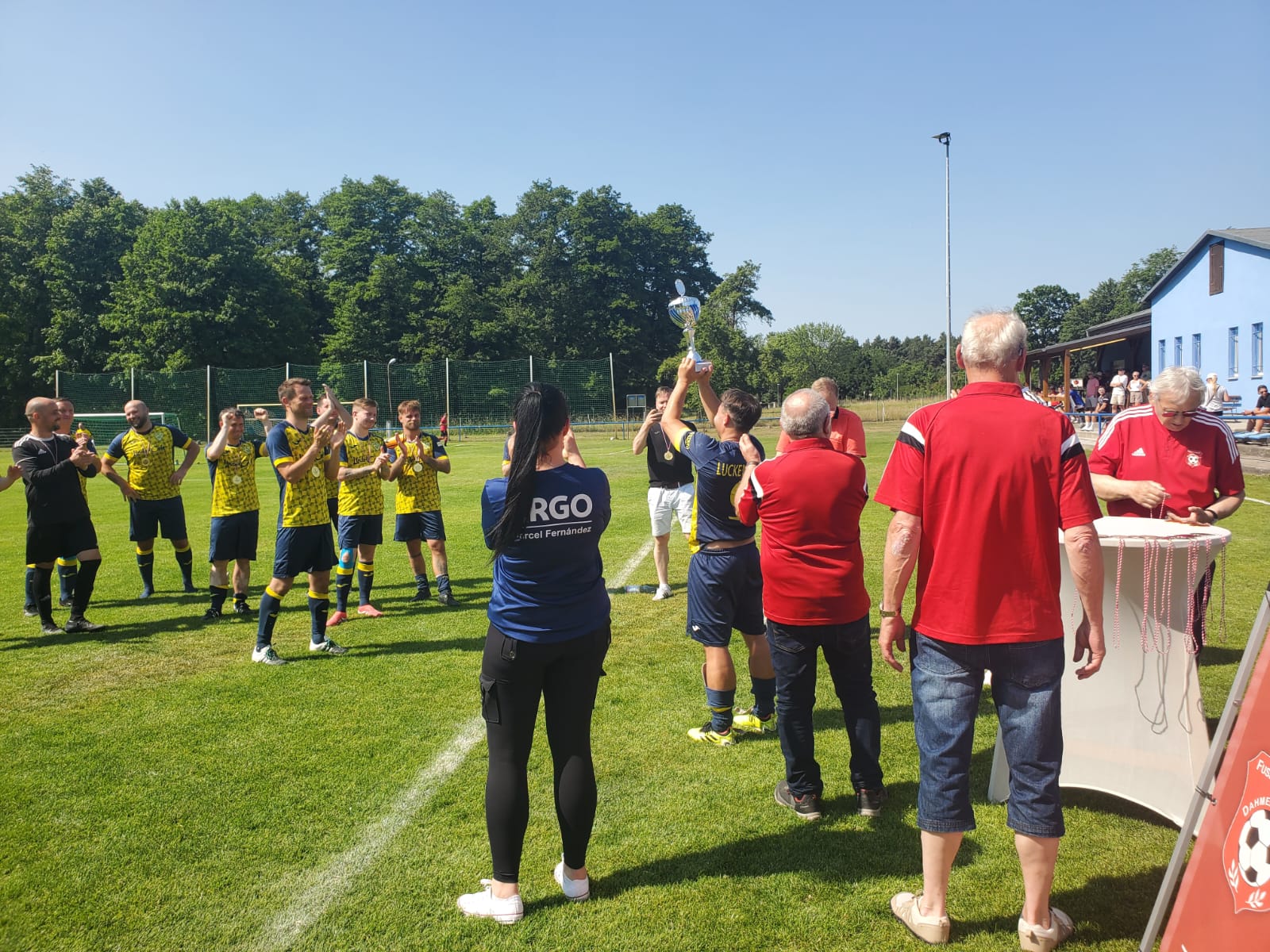 Oldies erspielen sich den Pokalsieg 14 Oldies erspielen sich den Pokalsieg 14