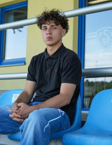 Max Hathaway wird ein gelb-blauer 17