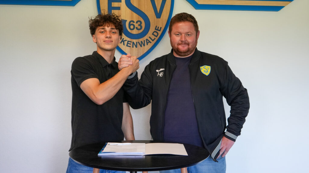 Max Hathaway wird ein gelb-blauer 2