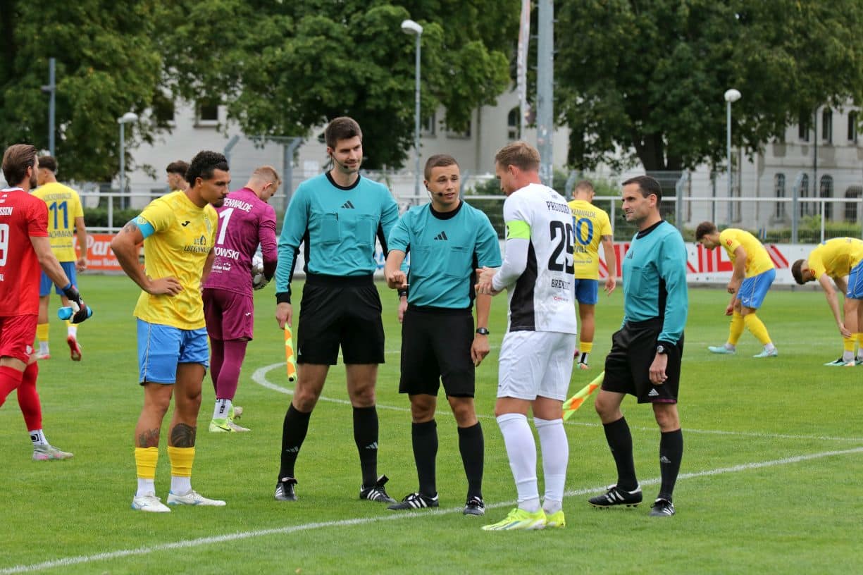 Schon neun Punkte gegen den Abstieg für den FSV   12