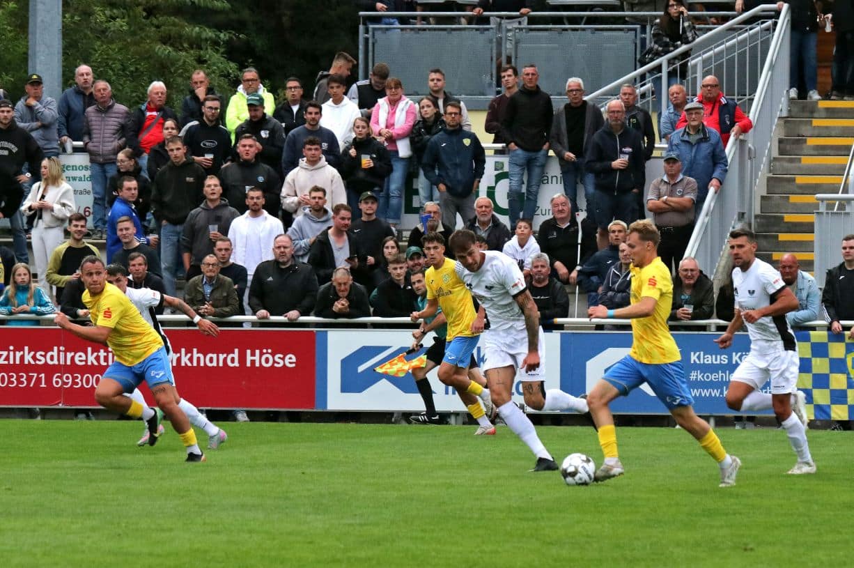 Schon neun Punkte gegen den Abstieg für den FSV   27