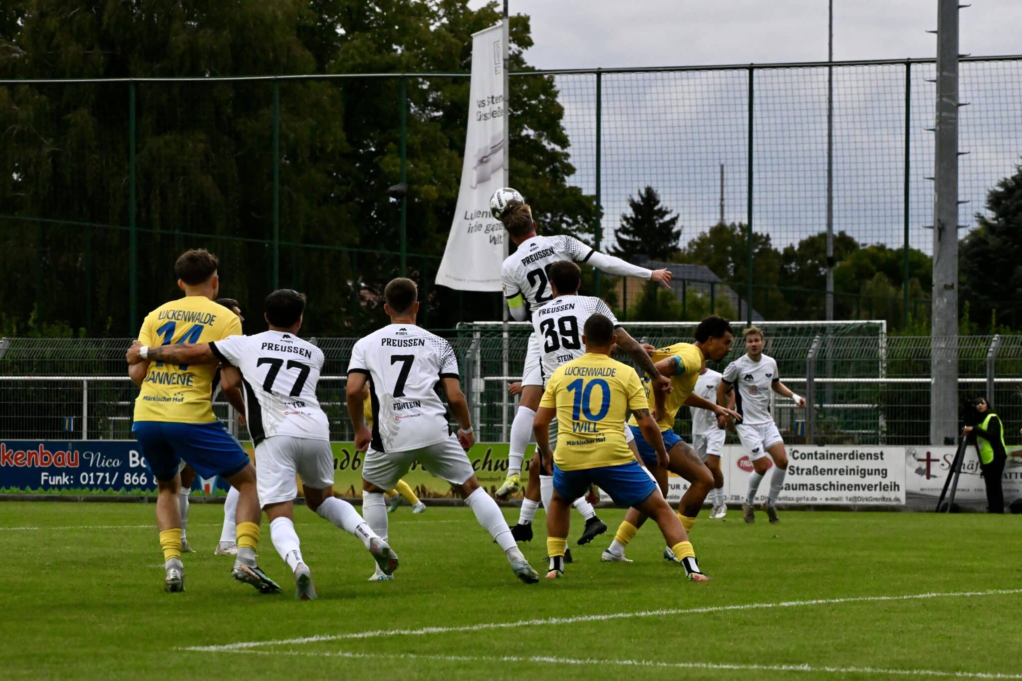 Schon neun Punkte gegen den Abstieg für den FSV   30