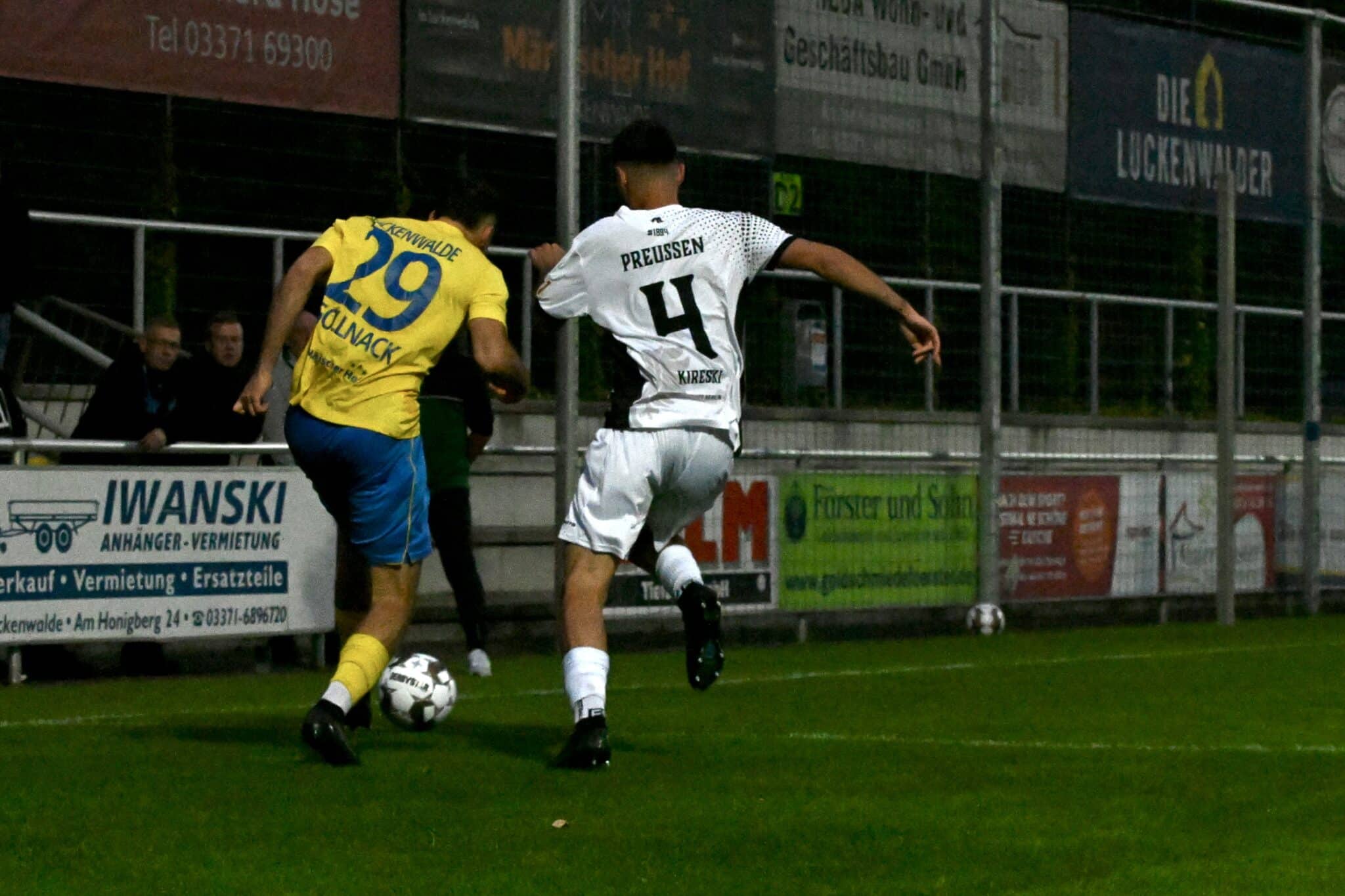 Schon neun Punkte gegen den Abstieg für den FSV   4