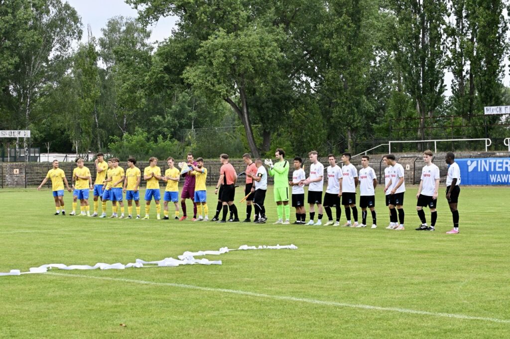 Pokalaufgabe in Eisenhüttenstadt gelöst –wieder Konzentration auf Regionalliga 6 Pokalaufgabe in Eisenhüttenstadt gelöst –wieder Konzentration auf Regionalliga 6