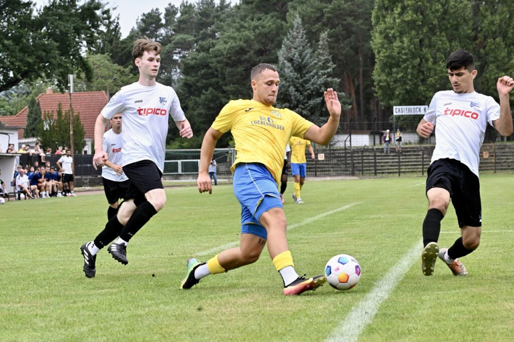 Pokalaufgabe in Eisenhüttenstadt gelöst –wieder Konzentration auf Regionalliga 13 Pokalaufgabe in Eisenhüttenstadt gelöst –wieder Konzentration auf Regionalliga 13