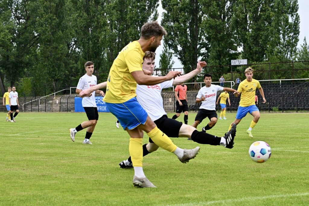 Pokalaufgabe in Eisenhüttenstadt gelöst –wieder Konzentration auf Regionalliga 15 Pokalaufgabe in Eisenhüttenstadt gelöst –wieder Konzentration auf Regionalliga 15