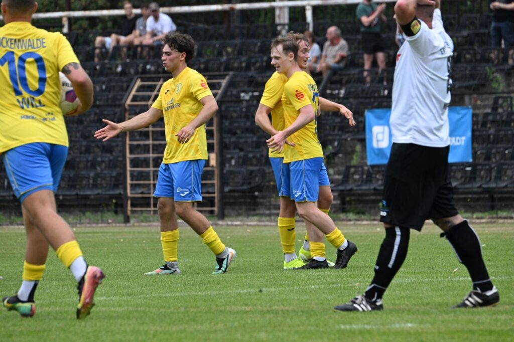 Pokalaufgabe in Eisenhüttenstadt gelöst –wieder Konzentration auf Regionalliga 4 Pokalaufgabe in Eisenhüttenstadt gelöst –wieder Konzentration auf Regionalliga 4