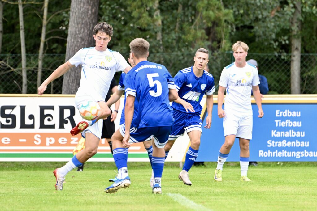 Neun Torschützen - Elf Tore 9 Neun Torschützen - Elf Tore 9