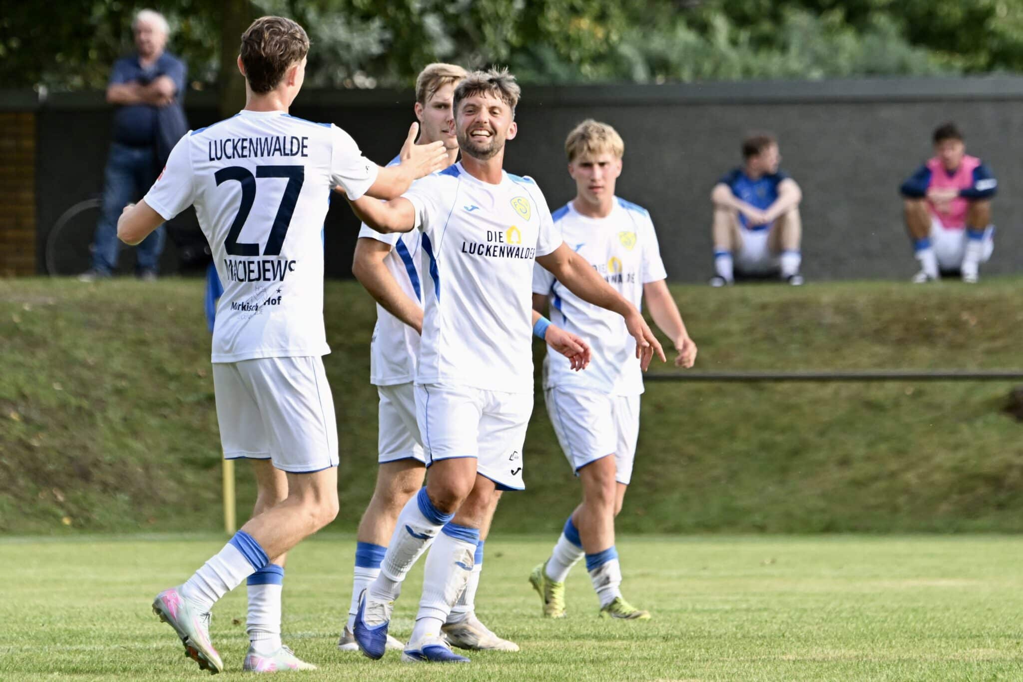 Neun Torschützen - Elf Tore 1 Neun Torschützen - Elf Tore 1