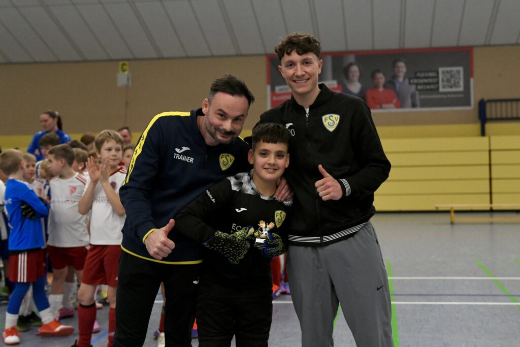 Ludwigsfelder FC gewinnt Sandro-Schleusner-Cup  50