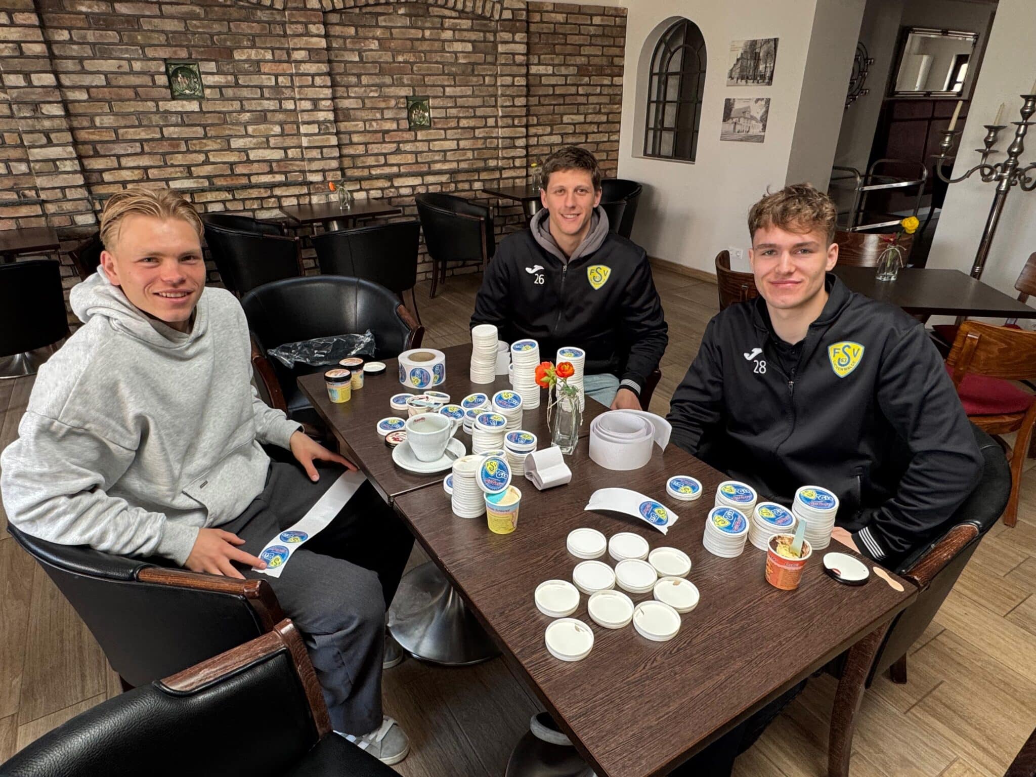 Eiscafé 21 sorgt für FSV-Eis 1