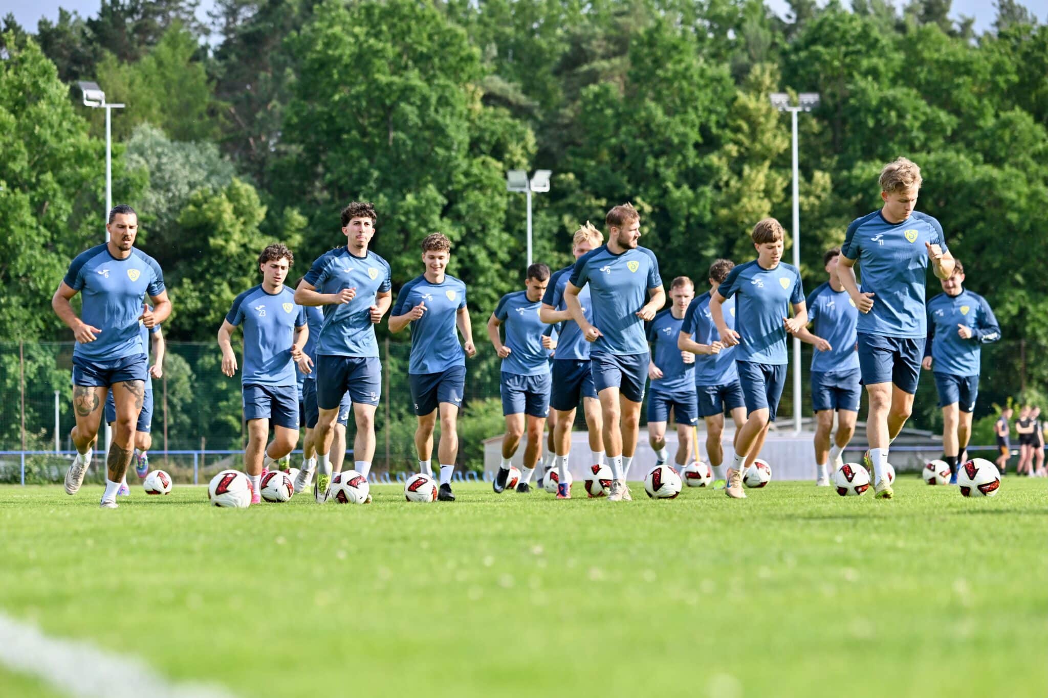 Trainingsauftakt bei der Ersten 1 Trainingsauftakt bei der Ersten 1