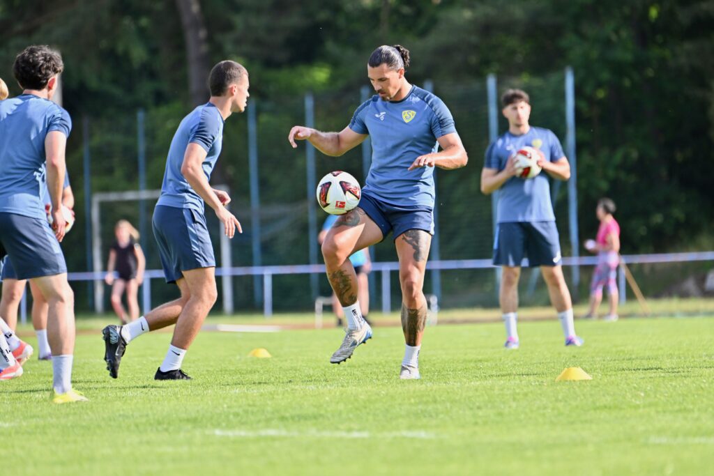 Trainingsauftakt bei der Ersten 6 Trainingsauftakt bei der Ersten 6