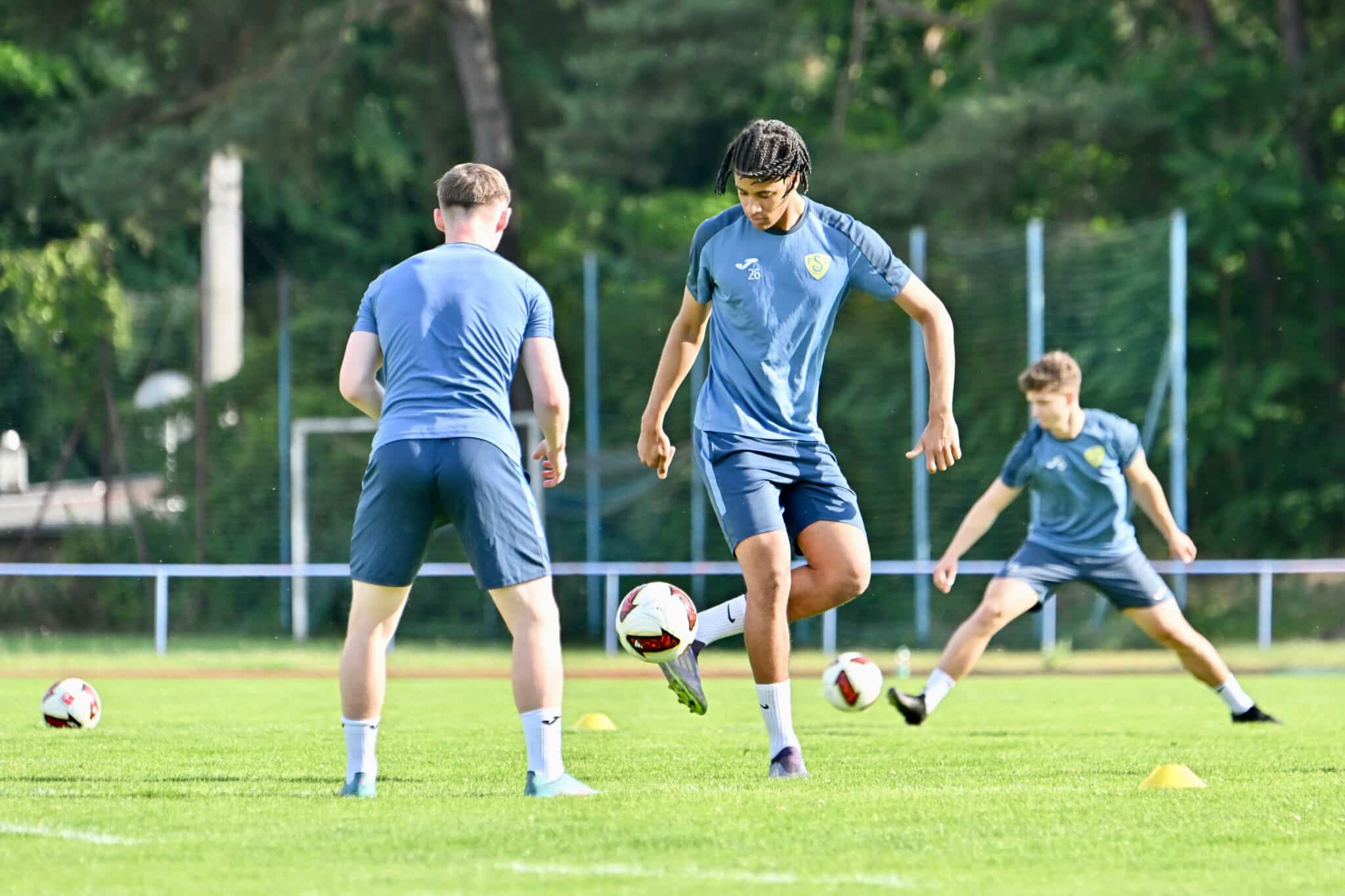 Trainingsauftakt bei der Ersten 9 Trainingsauftakt bei der Ersten 9