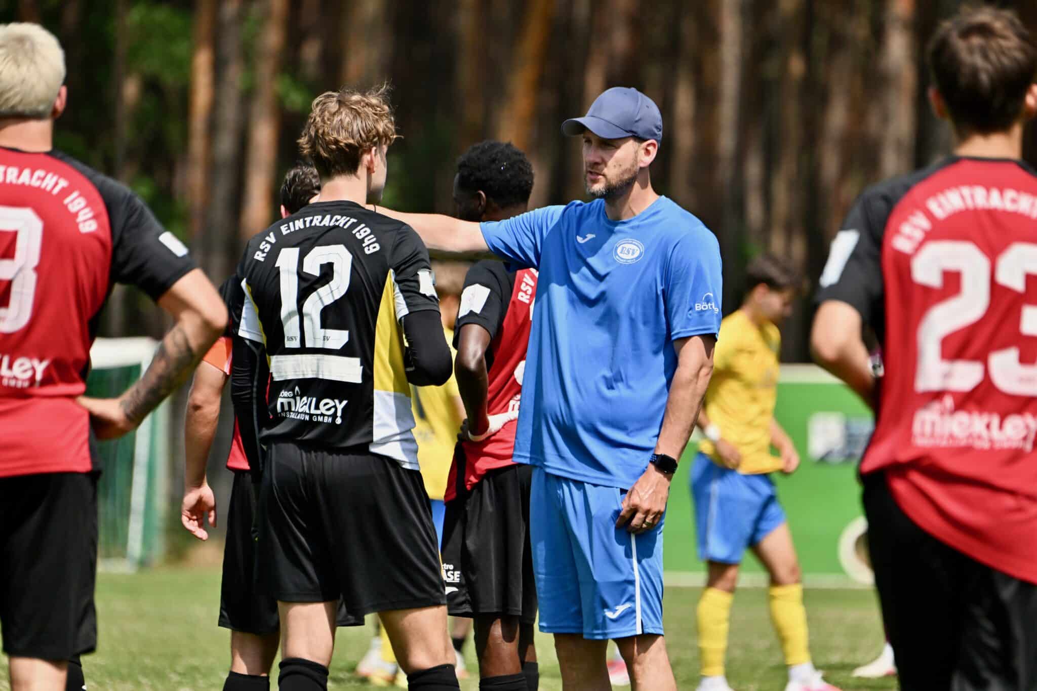 Test gegen RSV Eintracht endet torlos 25