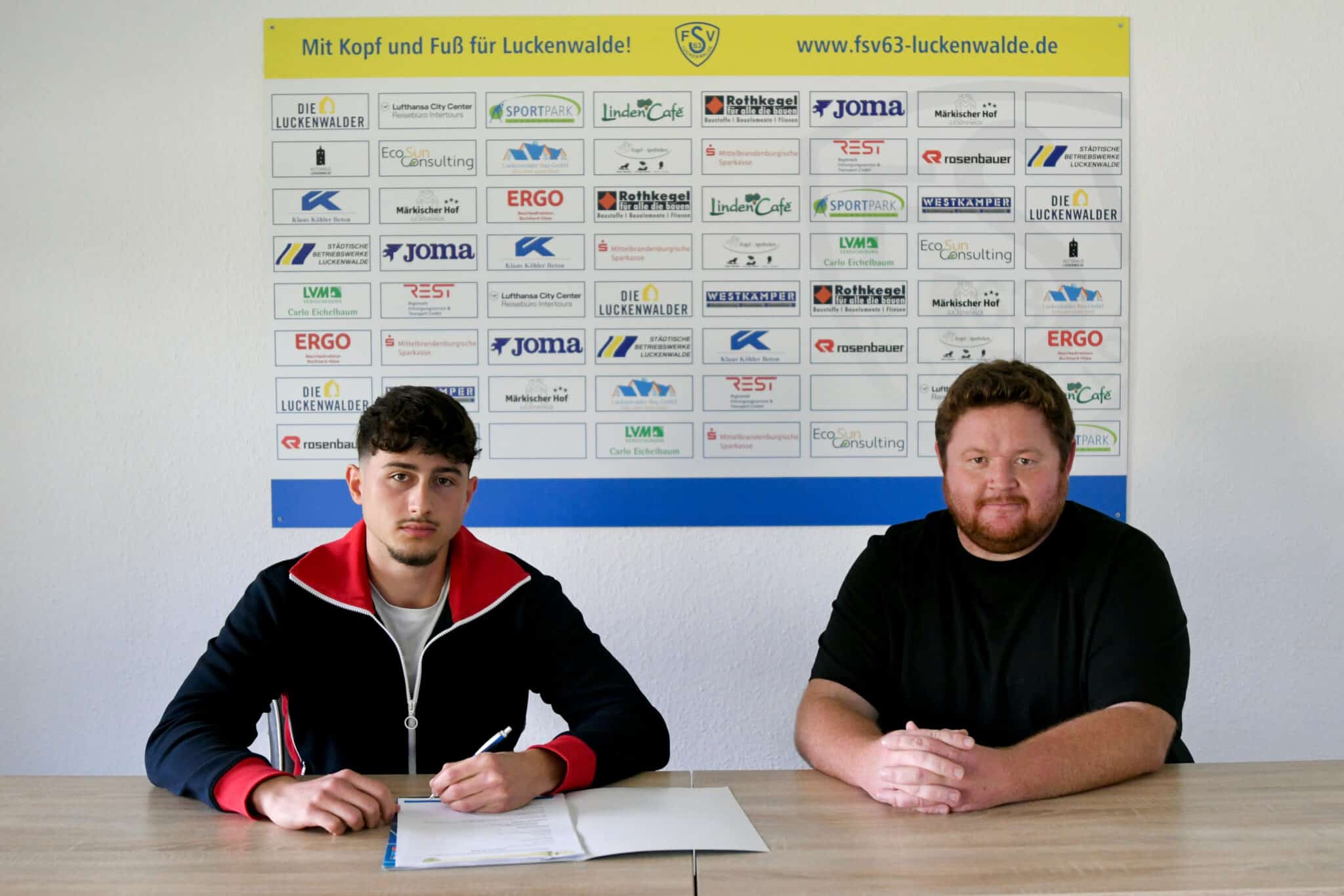 Wir verpflichten Simo Collins! 1