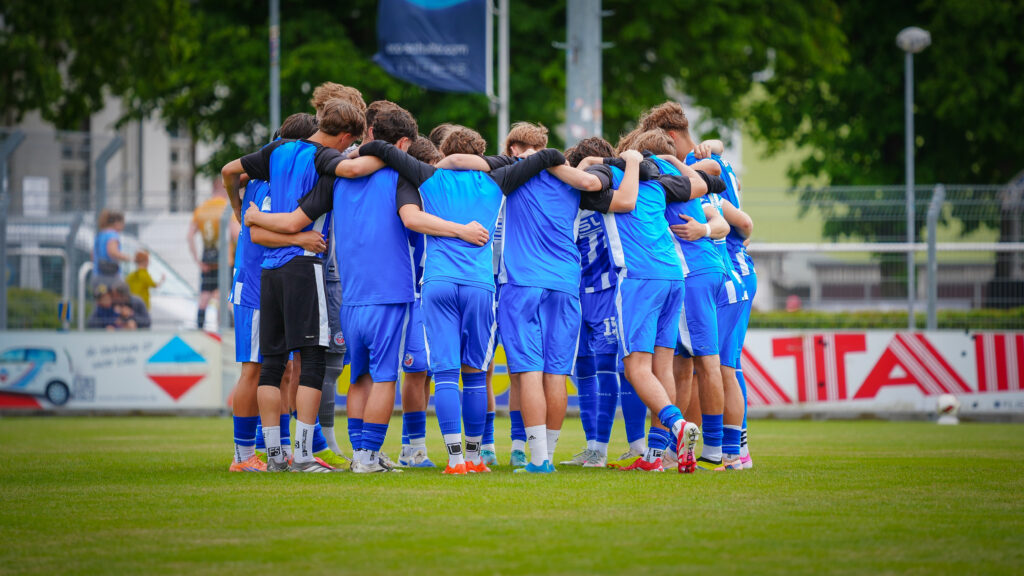 Regionalliga-Mannschaft gewinnt den 4. Luckenwalder Turmpokal 7 Regionalliga-Mannschaft gewinnt den 4. Luckenwalder Turmpokal 7
