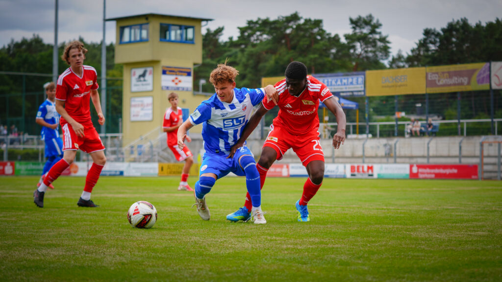 Regionalliga-Mannschaft gewinnt den 4. Luckenwalder Turmpokal 11 Regionalliga-Mannschaft gewinnt den 4. Luckenwalder Turmpokal 11