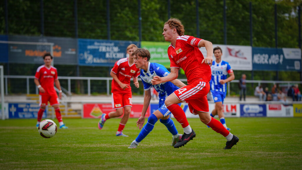 Regionalliga-Mannschaft gewinnt den 4. Luckenwalder Turmpokal 15 Regionalliga-Mannschaft gewinnt den 4. Luckenwalder Turmpokal 15