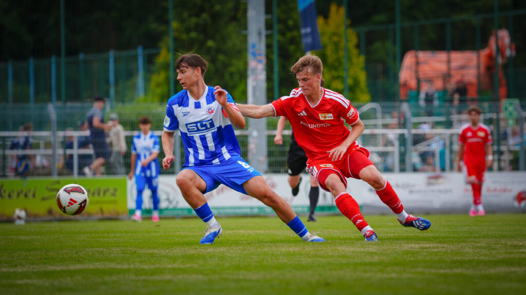 Regionalliga-Mannschaft gewinnt den 4. Luckenwalder Turmpokal 17 Regionalliga-Mannschaft gewinnt den 4. Luckenwalder Turmpokal 17