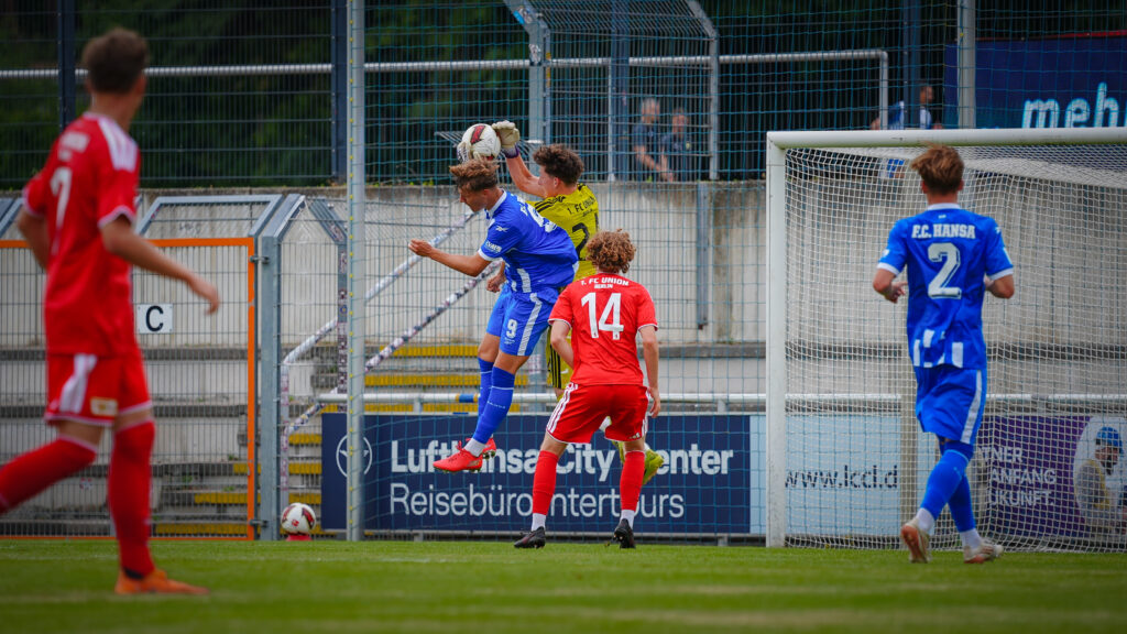 Regionalliga-Mannschaft gewinnt den 4. Luckenwalder Turmpokal 18 Regionalliga-Mannschaft gewinnt den 4. Luckenwalder Turmpokal 18