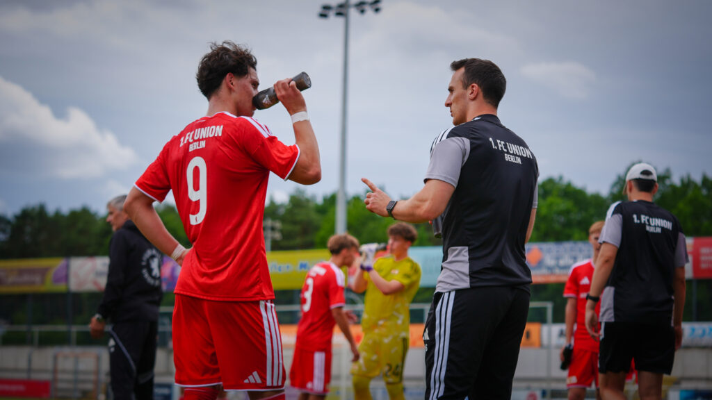 Regionalliga-Mannschaft gewinnt den 4. Luckenwalder Turmpokal 21 Regionalliga-Mannschaft gewinnt den 4. Luckenwalder Turmpokal 21