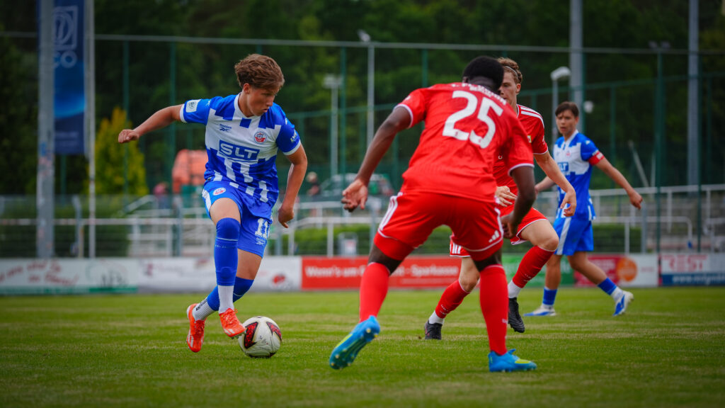 Regionalliga-Mannschaft gewinnt den 4. Luckenwalder Turmpokal 28 Regionalliga-Mannschaft gewinnt den 4. Luckenwalder Turmpokal 28
