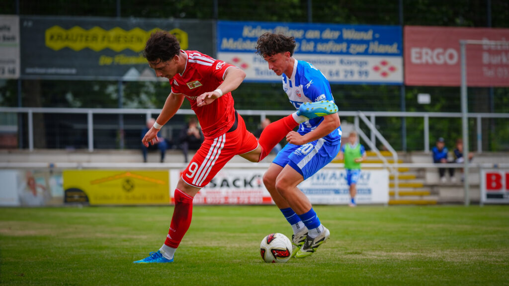 Regionalliga-Mannschaft gewinnt den 4. Luckenwalder Turmpokal 32 Regionalliga-Mannschaft gewinnt den 4. Luckenwalder Turmpokal 32
