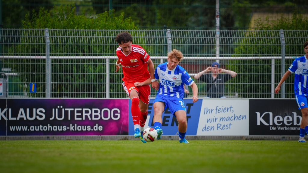 Regionalliga-Mannschaft gewinnt den 4. Luckenwalder Turmpokal 33 Regionalliga-Mannschaft gewinnt den 4. Luckenwalder Turmpokal 33
