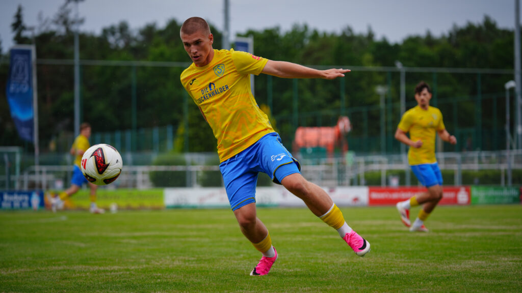 Regionalliga-Mannschaft gewinnt den 4. Luckenwalder Turmpokal 36 Regionalliga-Mannschaft gewinnt den 4. Luckenwalder Turmpokal 36