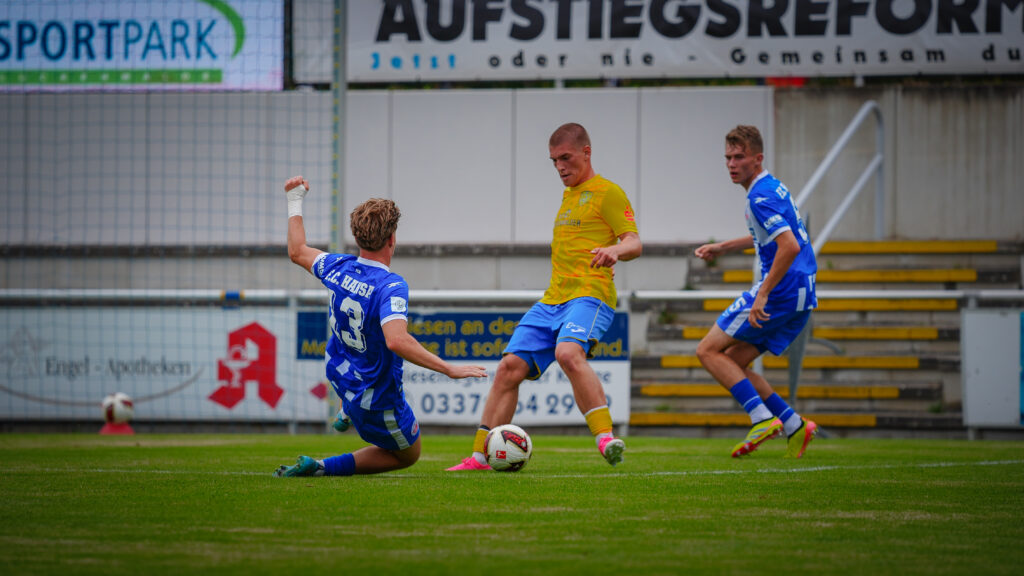 Regionalliga-Mannschaft gewinnt den 4. Luckenwalder Turmpokal 41 Regionalliga-Mannschaft gewinnt den 4. Luckenwalder Turmpokal 41