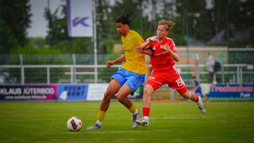 Regionalliga-Mannschaft gewinnt den 4. Luckenwalder Turmpokal 45 Regionalliga-Mannschaft gewinnt den 4. Luckenwalder Turmpokal 45