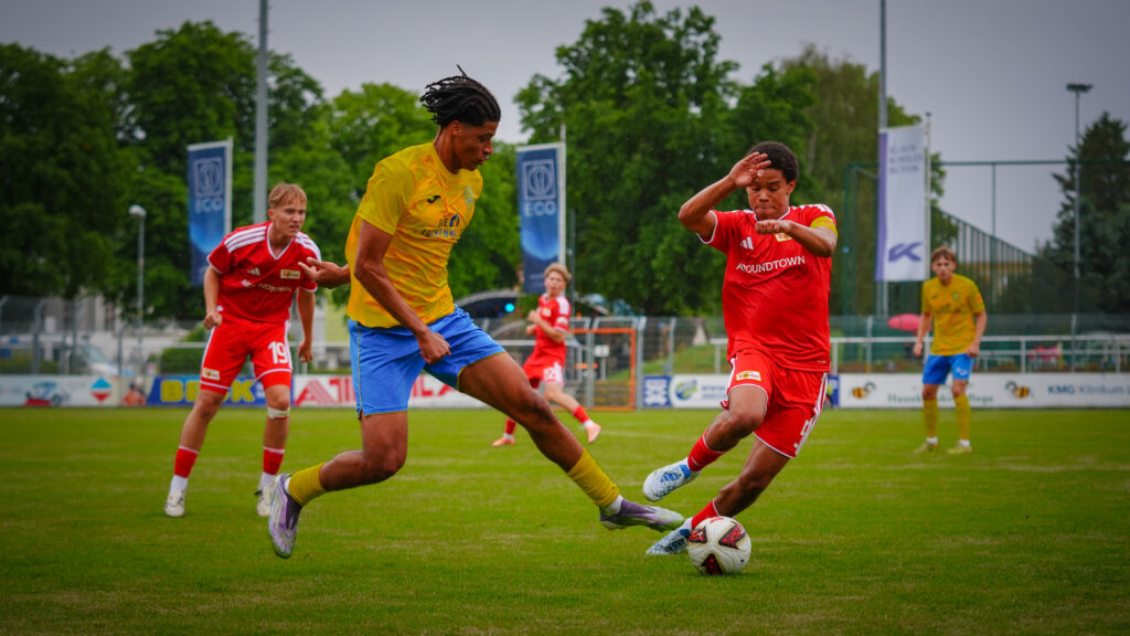 Regionalliga-Mannschaft gewinnt den 4. Luckenwalder Turmpokal 49 Regionalliga-Mannschaft gewinnt den 4. Luckenwalder Turmpokal 49
