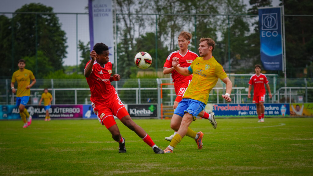 Regionalliga-Mannschaft gewinnt den 4. Luckenwalder Turmpokal 54 Regionalliga-Mannschaft gewinnt den 4. Luckenwalder Turmpokal 54