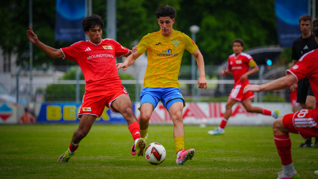 Regionalliga-Mannschaft gewinnt den 4. Luckenwalder Turmpokal 55 Regionalliga-Mannschaft gewinnt den 4. Luckenwalder Turmpokal 55