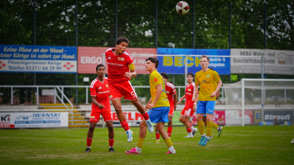 Regionalliga-Mannschaft gewinnt den 4. Luckenwalder Turmpokal 60 Regionalliga-Mannschaft gewinnt den 4. Luckenwalder Turmpokal 60