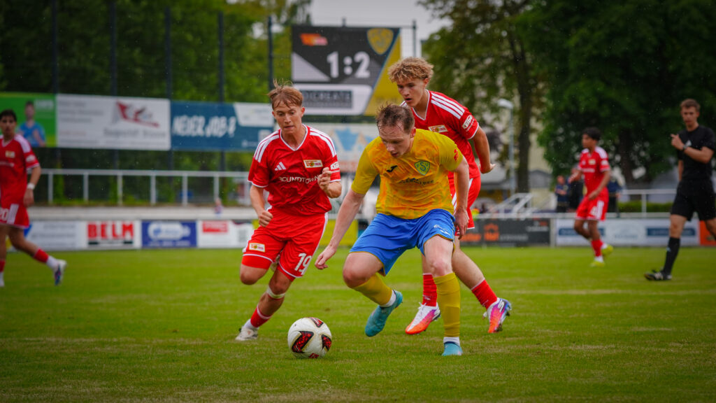 Regionalliga-Mannschaft gewinnt den 4. Luckenwalder Turmpokal 61 Regionalliga-Mannschaft gewinnt den 4. Luckenwalder Turmpokal 61