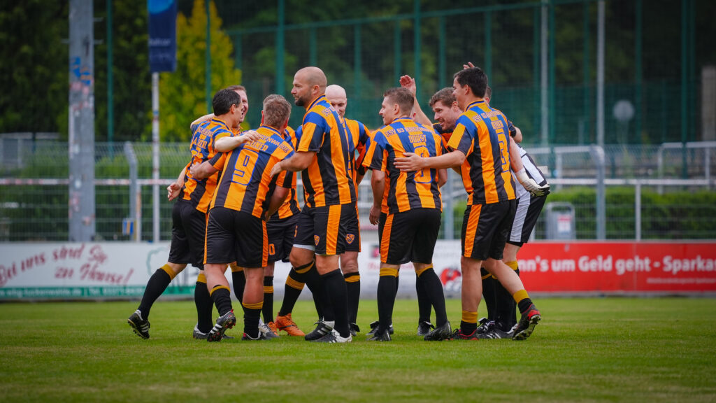 Viele Tore und schöner Fußball beim Legendenspiel 7
