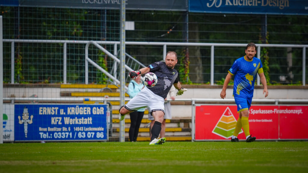 Viele Tore und schöner Fußball beim Legendenspiel 9