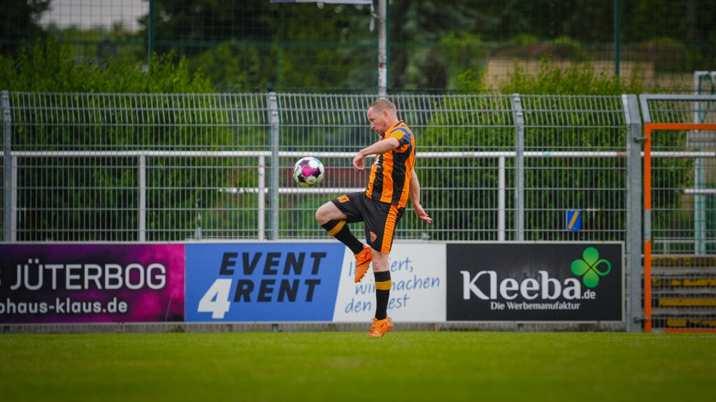 Viele Tore und schöner Fußball beim Legendenspiel 11