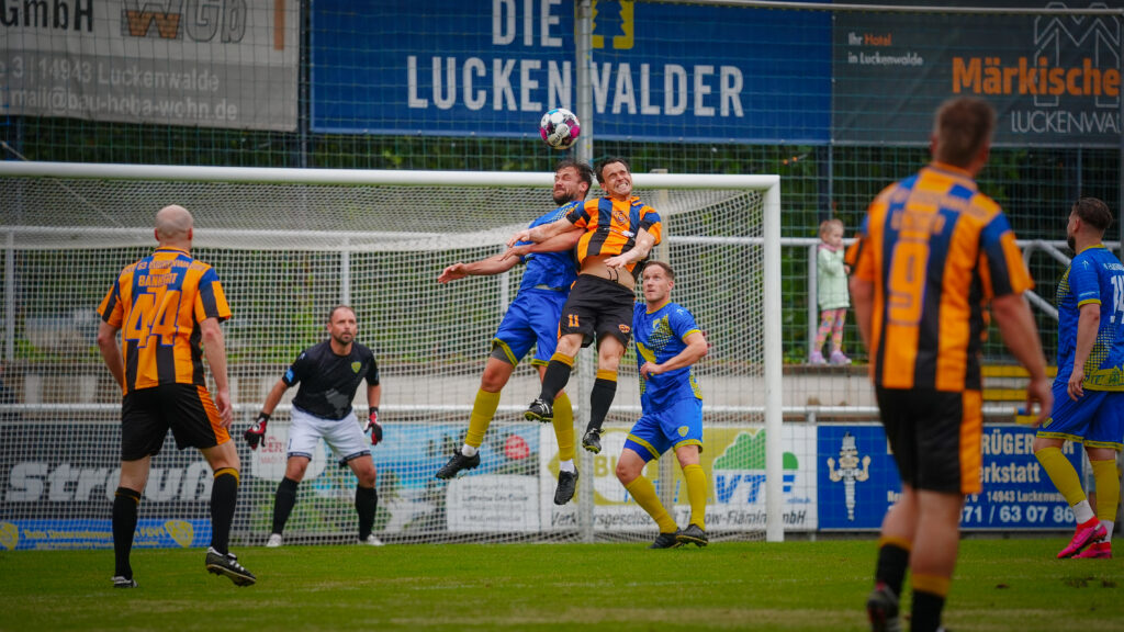Viele Tore und schöner Fußball beim Legendenspiel 25