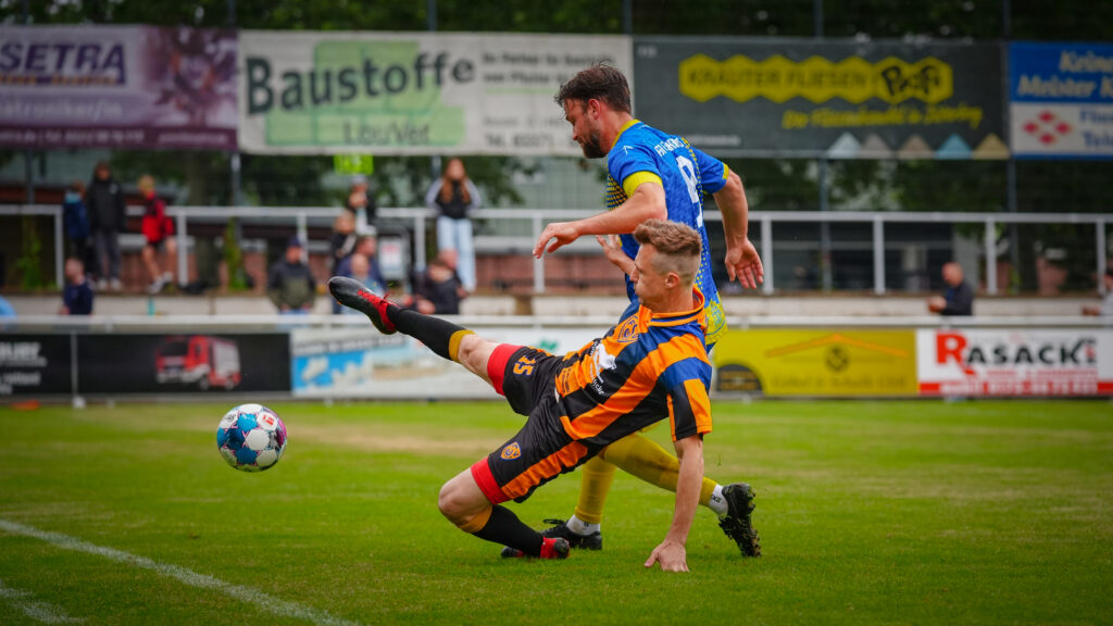 Viele Tore und schöner Fußball beim Legendenspiel 35