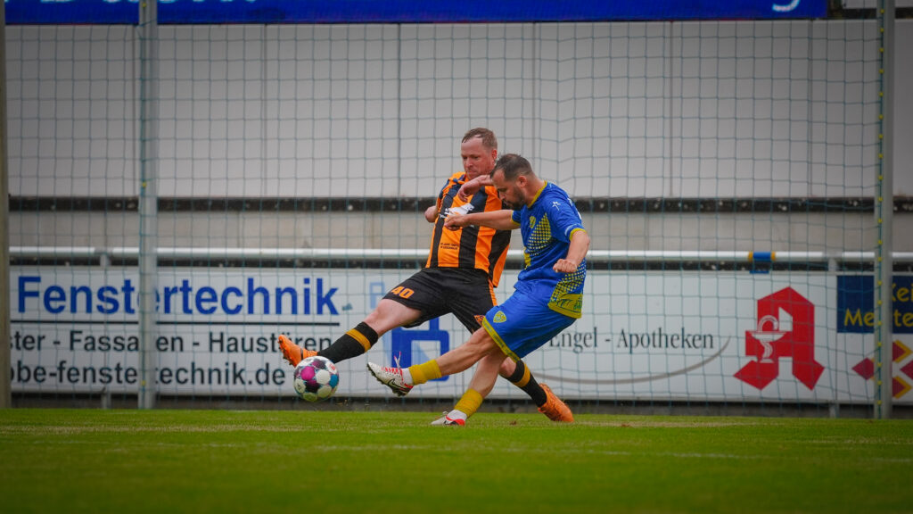 Viele Tore und schöner Fußball beim Legendenspiel 46