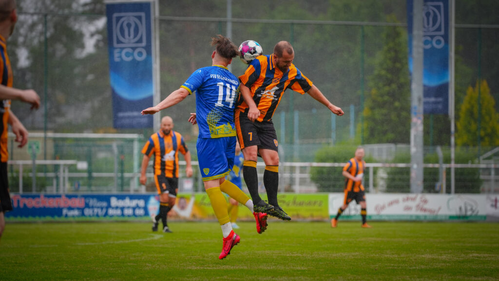 Viele Tore und schöner Fußball beim Legendenspiel 49