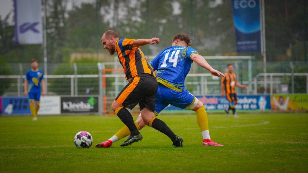 Viele Tore und schöner Fußball beim Legendenspiel 50