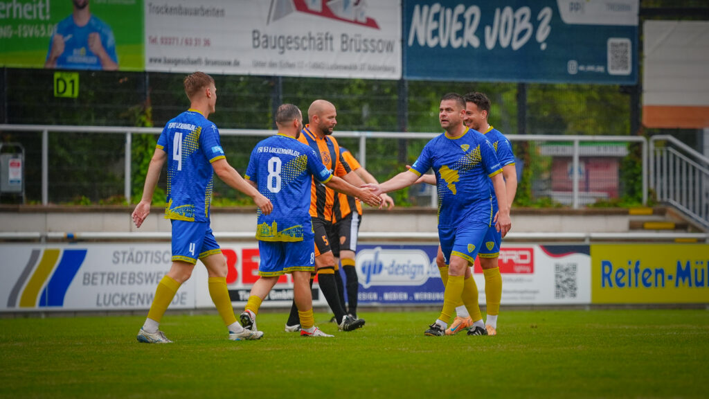 Viele Tore und schöner Fußball beim Legendenspiel 54