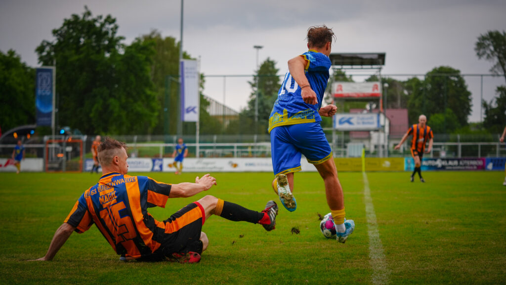 Viele Tore und schöner Fußball beim Legendenspiel 58